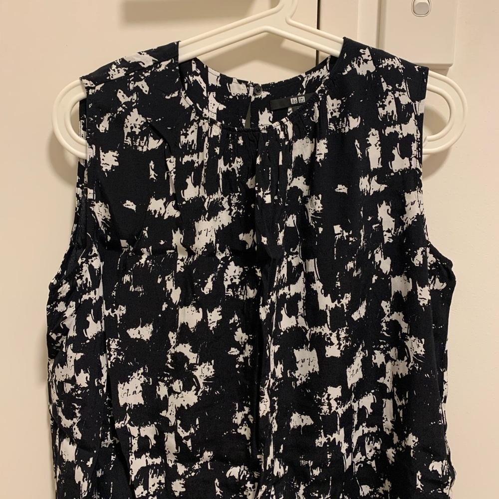 Uniqlo - Printed Sleeveless Blouse Top, Size M - Picture 3 of 9